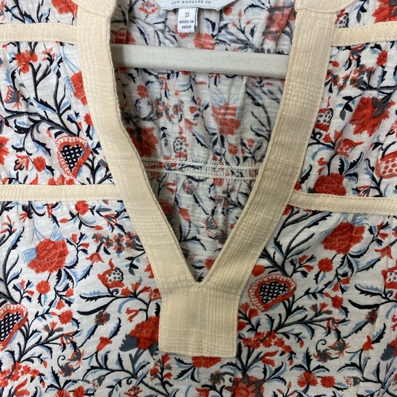 EUC LUCKY VNECK FLORAL BLOUSE - Picture 4 of 6